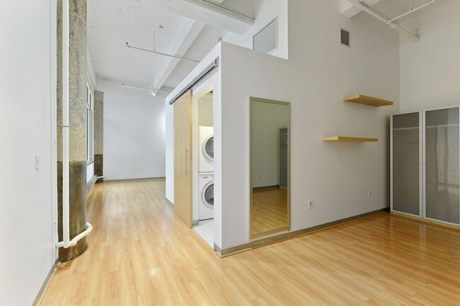 Building Photo - 700 N Washington Ave