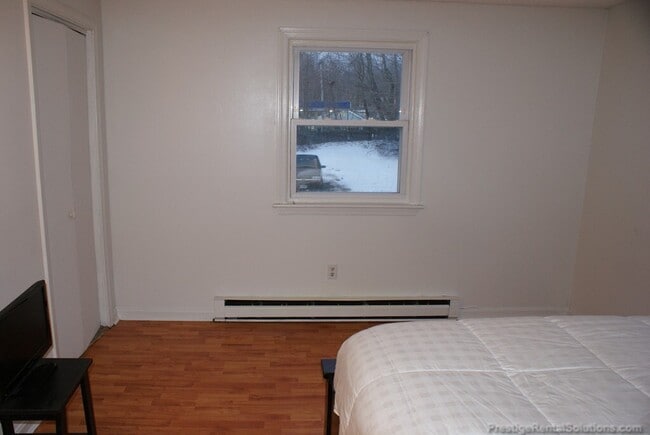 Building Photo - 260 Spring Cir