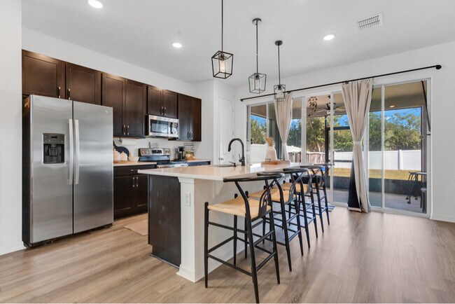 Foto del edificio - 682 Heritage Sq Dr