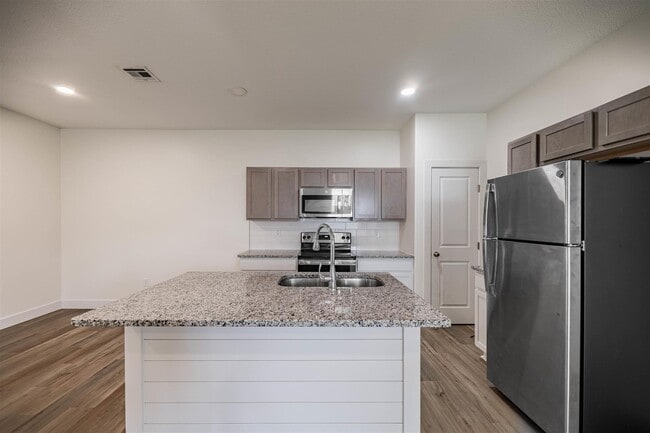 Building Photo - 5746 Bristol St