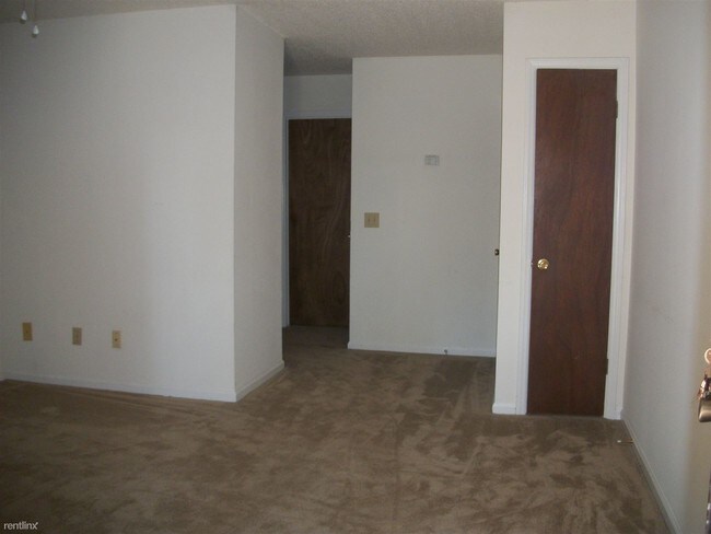 Building Photo - 3210 Summer Pl