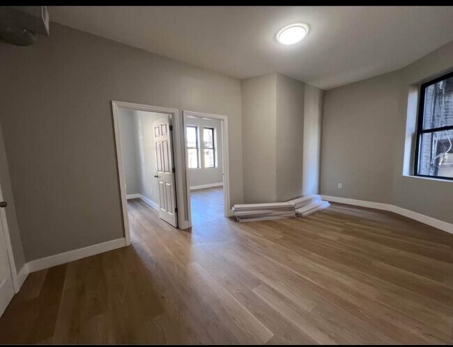 Foto del edificio - 5704 Hudson Ave