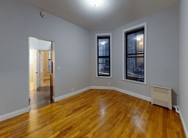 Foto del edificio - 216 E 95th St