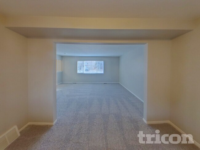 Building Photo - 5060 Barcelona Way