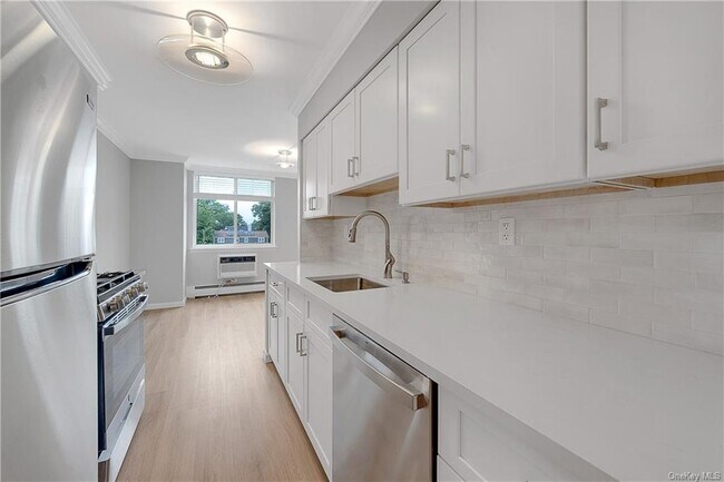 Building Photo - 14 Nosband Ave