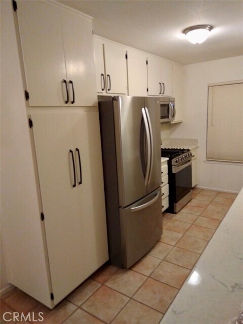Building Photo - 4418 Avenida Del Este