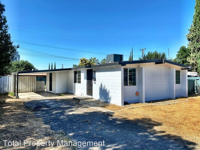 Building Photo - 3 br, 1 bath House - 208 Plum Dr.