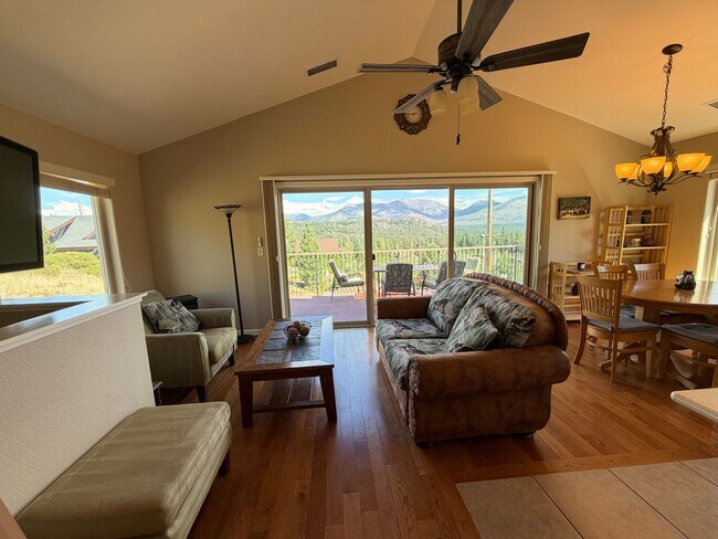 Foto del edificio - 799 Lookout Point Cir