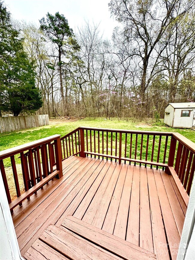 Building Photo - 942 Stone Throw Dr
