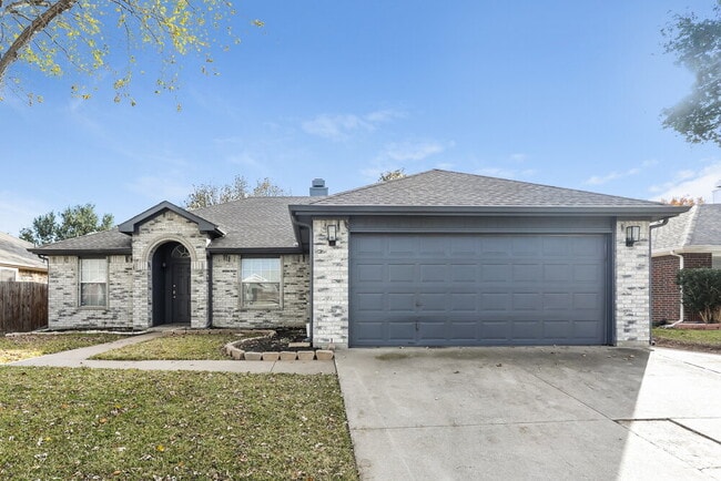 Building Photo - 5122 Eastcreek Dr
