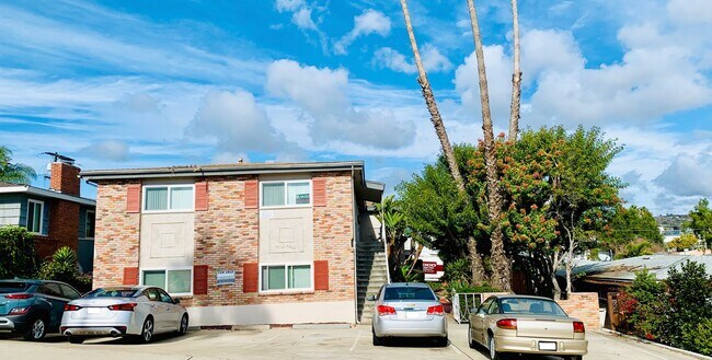 Foto del edificio - 2BD/1BA UPSTAIRS APARTMENT IN PACIFIC BEAC...