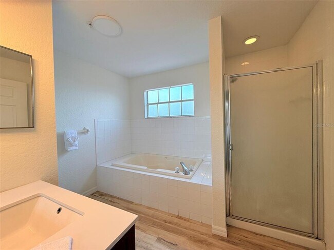Foto del edificio - 13917 Fairway Island Dr