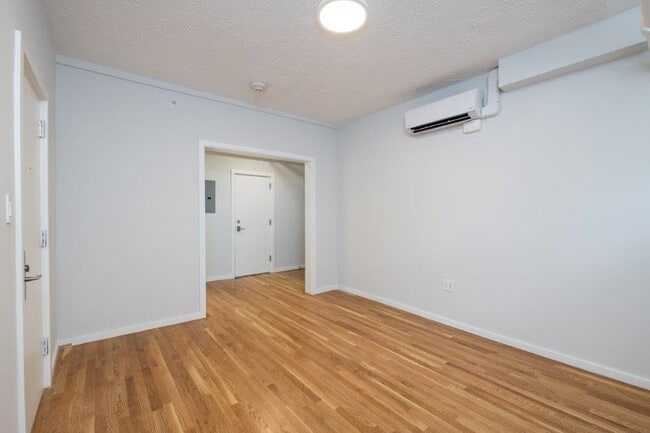 Photo - 19 Forest St Apartment