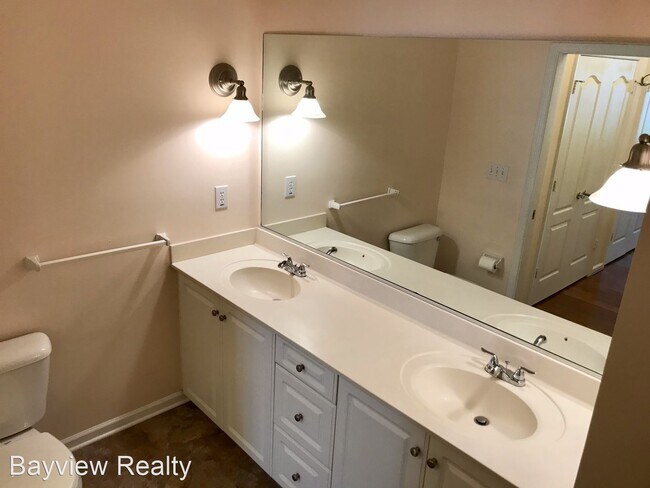 Building Photo - 3 br, 2.5 bath House - 1016 Grace Hill Dr.