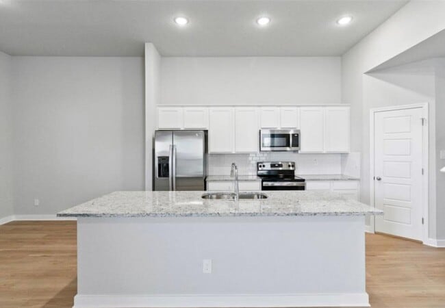Building Photo - 735 Staglin St