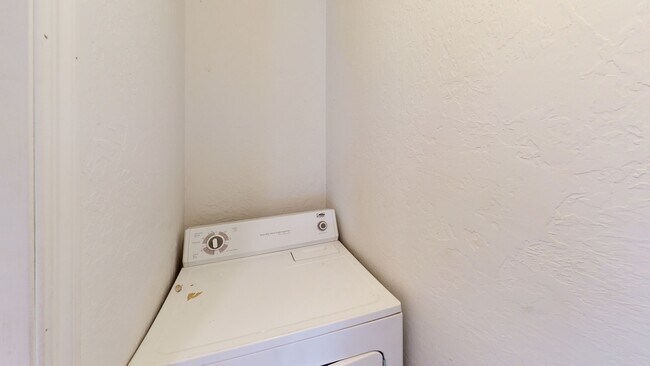 Foto del edificio - 2414 N Washington St