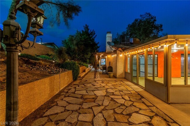 Foto del edificio - 2457 Swan Ln