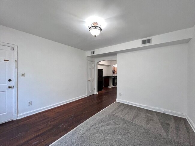 Foto del edificio - 1329 Adams St NE