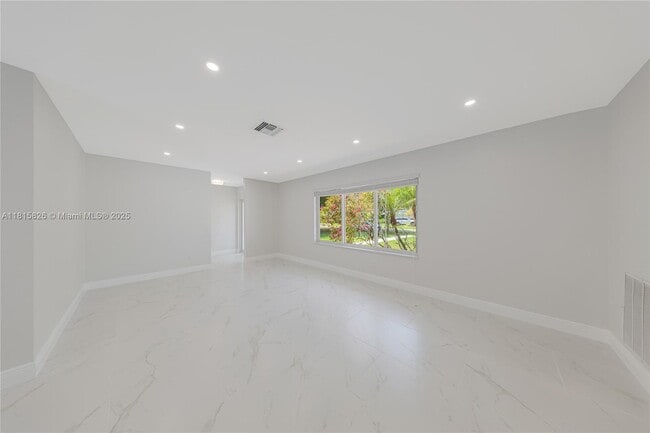 Foto del edificio - 8825 SW 151st St