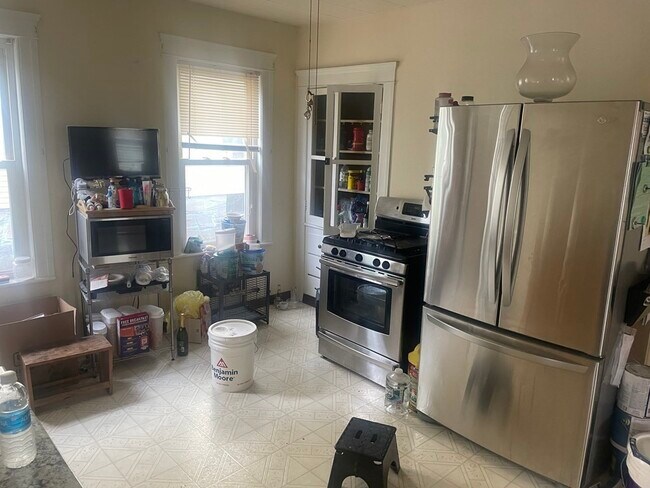 Building Photo - 84 Lovell St