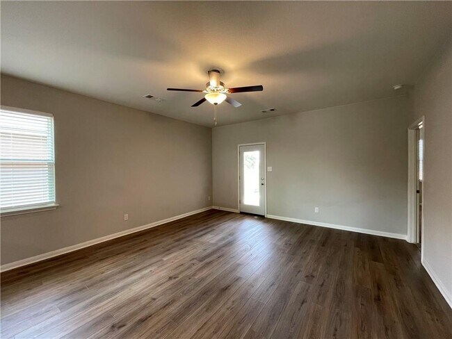 Building Photo - 508 Republic Dr