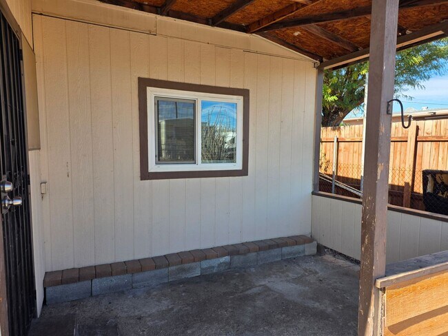 Foto del edificio - Cute and Clean- 1 bedroom/1 bath home with AZ room in Central BHC