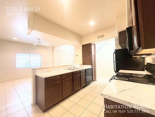 Foto del edificio - Pre-Lease!! 3bed/3bath townhome in Miramon...