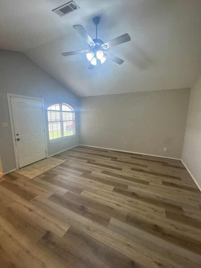 Building Photo - 1008/1010 TRENTON DR