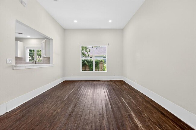 Foto del edificio - 529 W Clark St