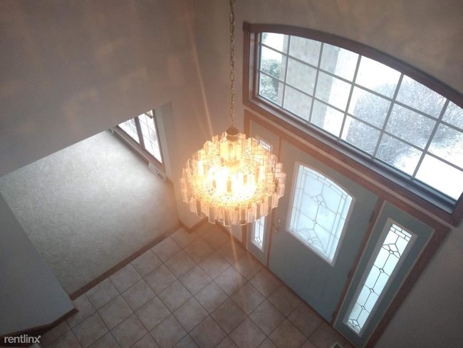 Building Photo - 4 br, 2.5 bath House - 17267 Hampton Chase