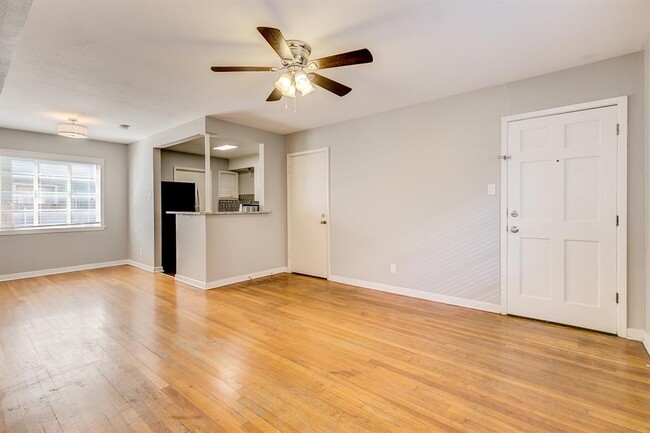 Building Photo - 3255 S University Dr