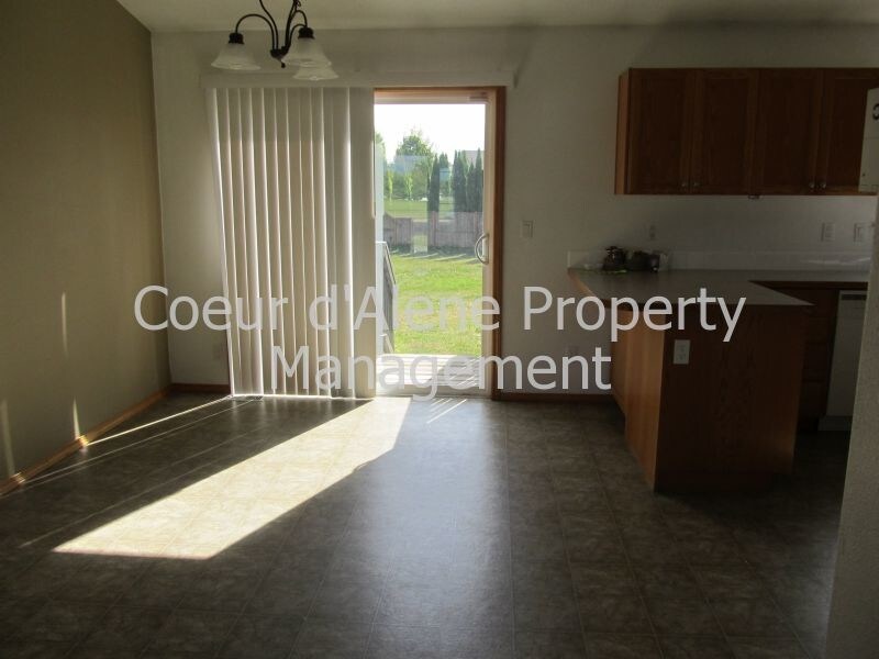 Building Photo - 2642 W Broadmoore Dr