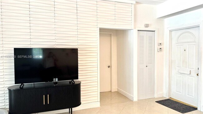 Foto del edificio - 1611 71st St