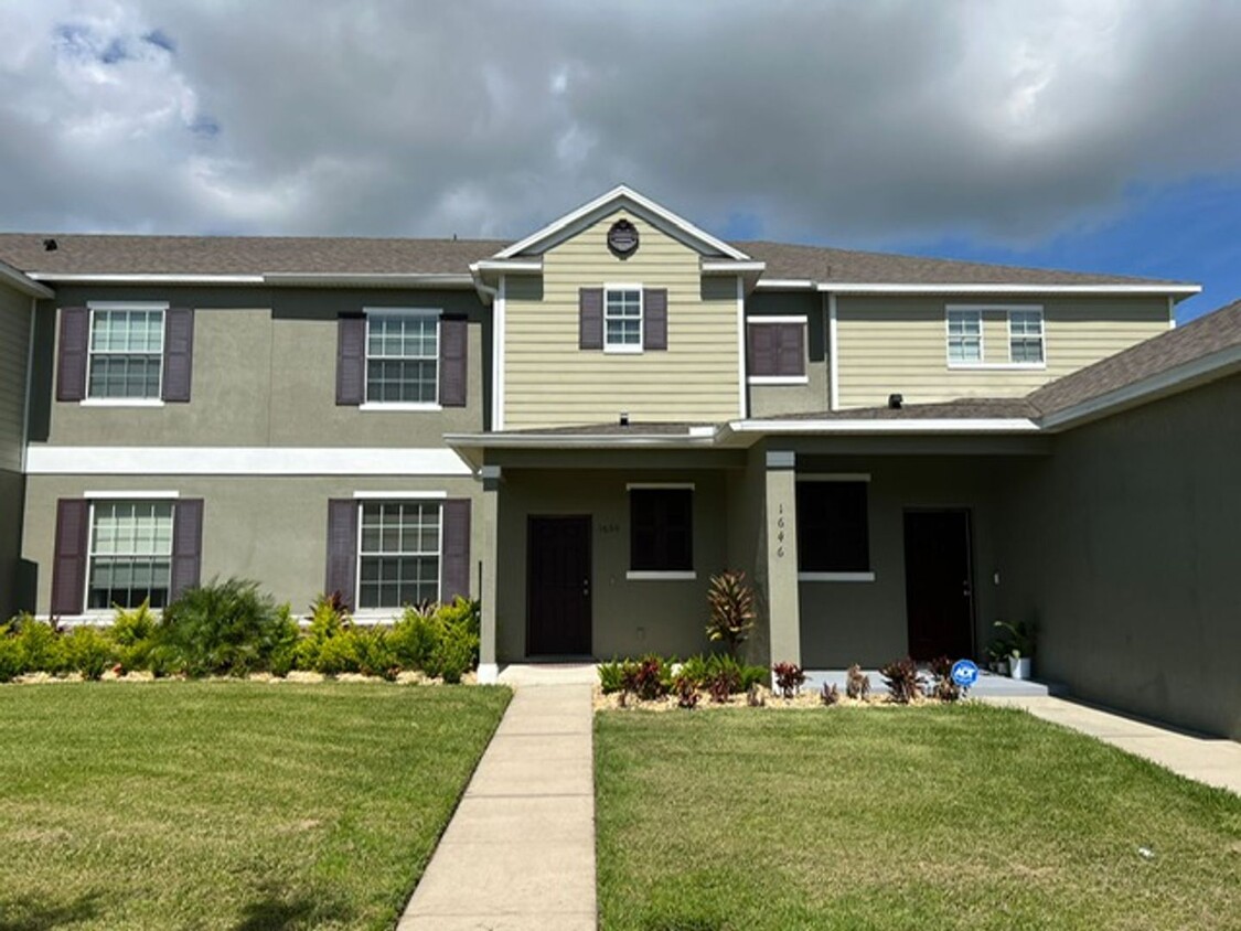 Primary Photo - 3/2.5 Townhouse at Beacon Park - Available...