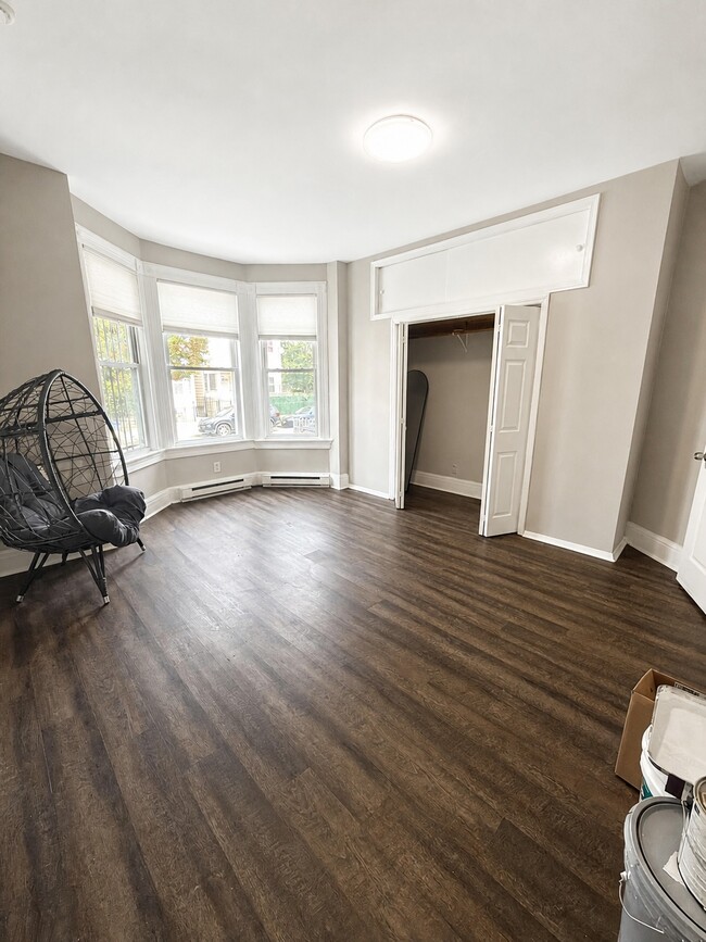 Building Photo - 308 7th Ave W