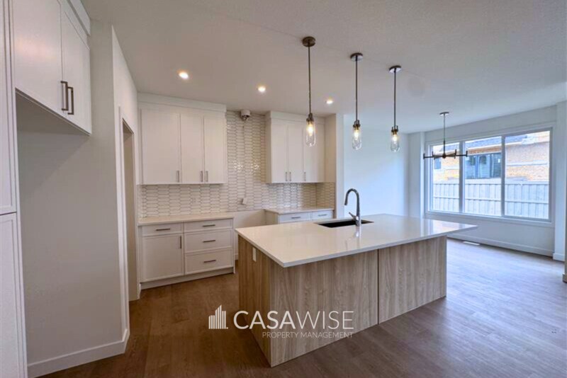 Photo principale - 22128-22194 94 Ave NW