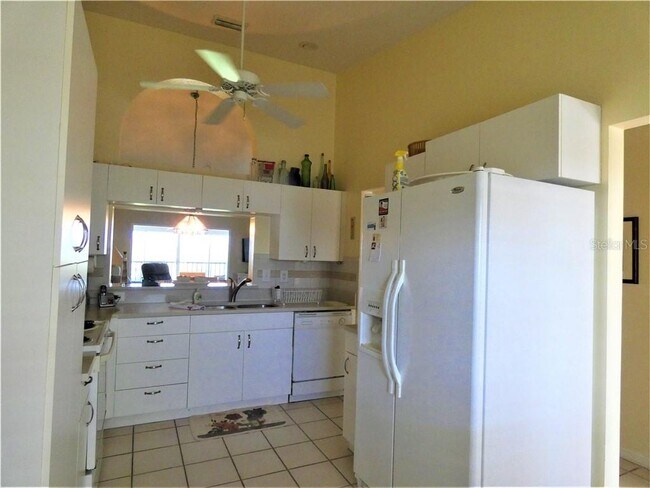 Building Photo - 9620 Club S Cir