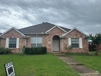 Building Photo - 3820 Harrison Dr