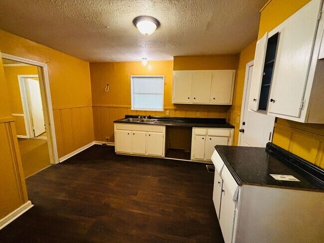 Foto del edificio - 1215 Tara Rd