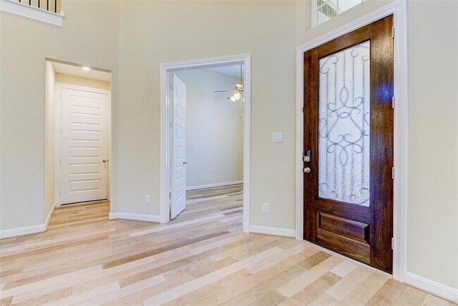 Foto del edificio - 4022 Steep Woods Dr