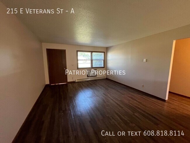 Foto del edificio - 215 E Veterans St