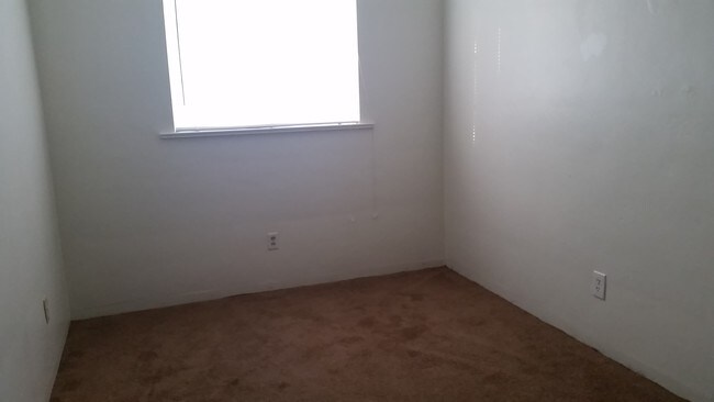 Bedroom - 114 Warren Ave