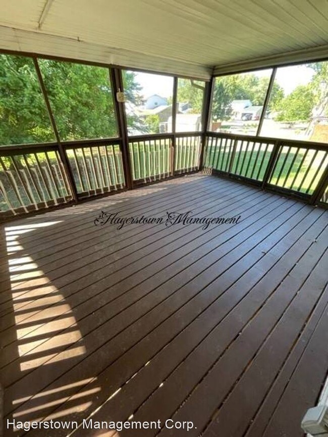 Building Photo - 3 br, 2 bath House - 20818 Emerald Dr