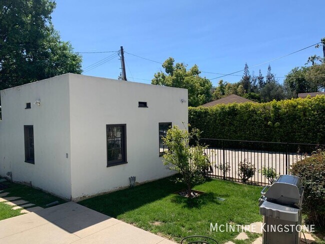Foto del edificio - Settle into Your Forever Home in this House!