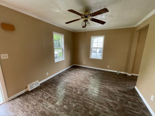Foto del edificio - Cozy Peaceful 2 Bedroom Milan Home with Garage