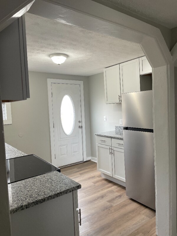 Foto del edificio - 90 E 8th Ave