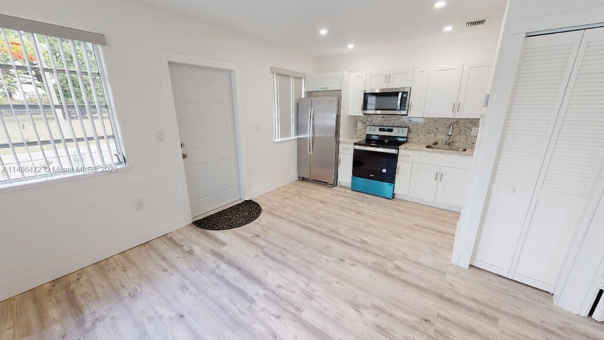 Foto principal - 2392 NW 9th St