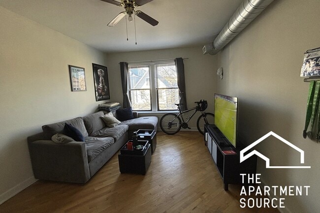 Foto del edificio - 3325 N Lakewood Ave