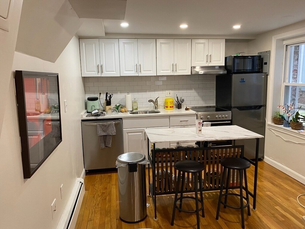 Primary Photo - 14 Anderson St