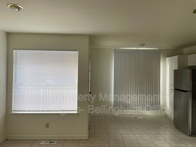 Building Photo - 3013 Pacific St